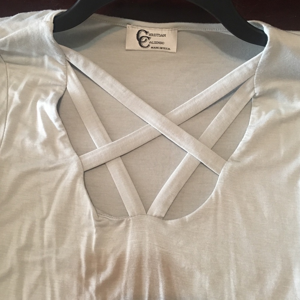 *DONATED* 😊 💥Women’s size small top💥 - Picture 4 of 6